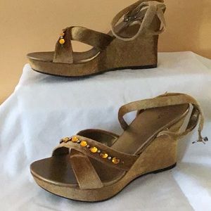 ⬇️ PRICE DROP ⬇️ Gold espadrilles